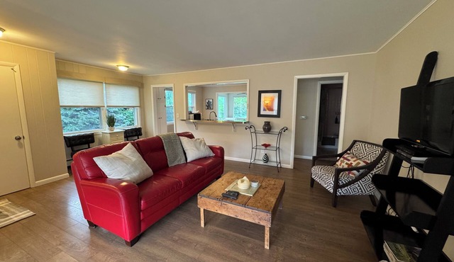 Cozy 2 BR on 1 Acre Horse Property