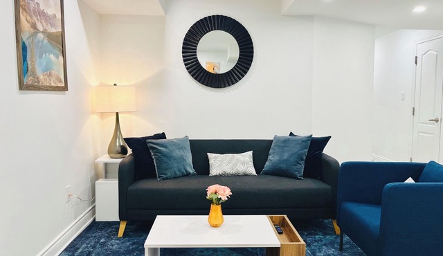 Cozy 2 BR suite close to Airport,Crdt V hosptl in a hilly setting in Mississauga