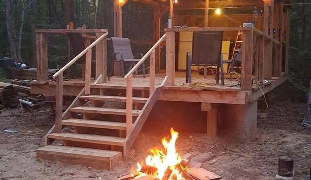 Cozy 2-Person cabin in charming Parish with AC for relaxing stays