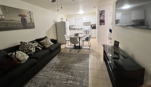 Cozy 2 Queen Bedrooms with 2 Full Baths