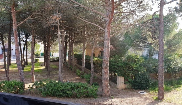 Cozy 2-Room Apartment, Balcony & 50m to Beach, Argelès-sur-Mer, Sleeps 4