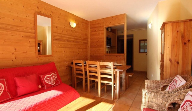 Cozy 2-Room Apartment with Mountain Corner near Ski Lifts - Sleeps 6