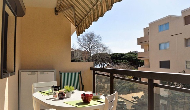 Cozy 2-Room Apartment with Night Area, A/C, Balcony, and Parking - Sleeps 4 - Le Lavandou