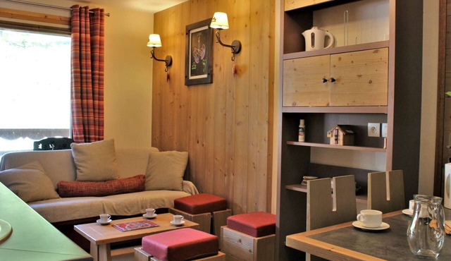Cozy 2-room Apartment for 5, Pool & Sauna, Near Slopes & Shops, Pet-Friendly, South-West Balcony