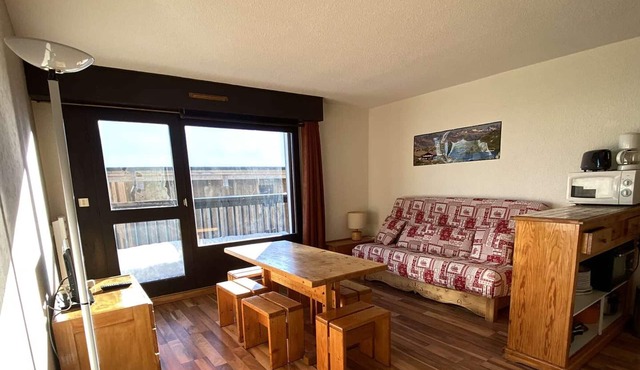 Cozy 2-Room Apartment for 6 in Alpe d'Huez, Ski-in/Ski-out, Near Shops, South-Facing Balcony