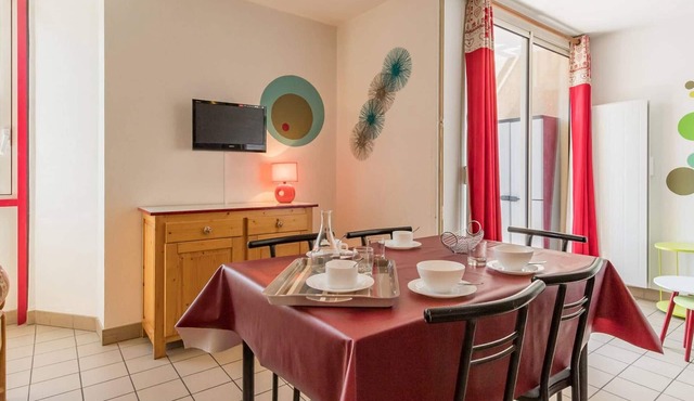 Cozy 2-Room Apartment for 4-6, Near Prorel Cable Car, South-Facing Balcony, Ski Locker