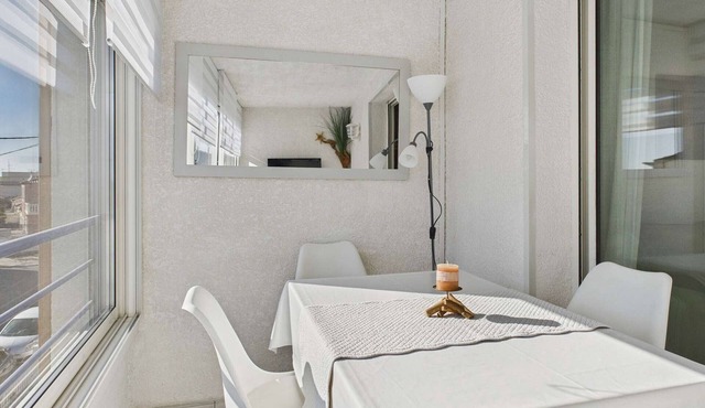Cozy 2-room apt, sleeps 4, 30m beach, elevator