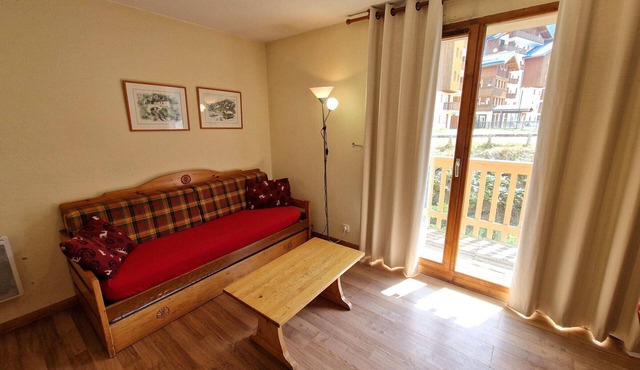 Cozy 2-Room + Cabin Apartment, Sleeps 6, Near Charmasson Chairlift and Village Center