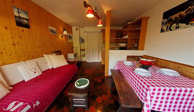 Cozy 2-room + mezzanine, Chinaillon center, south balcony, private parking