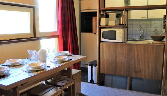 Cozy 2-Room Mountain Apartment for 5 in the Heart of Vars, Near Slopes and Shops