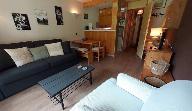 Cozy 2-Room Ski-In/Out Apartment with Balcony, Near Slopes and Shops in Valmorel