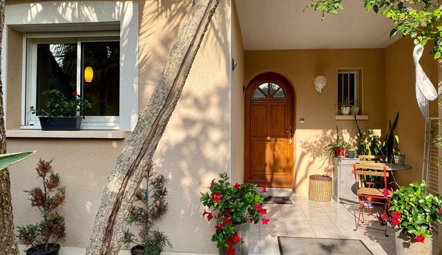 Cozy 2000s Home in Peaceful Village, Private Garden, Nearby Beaches, WiFi, A/C, Parking