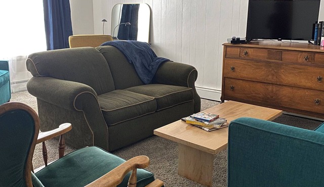 Cozy 20s Vintage 2BR House in Chisholm