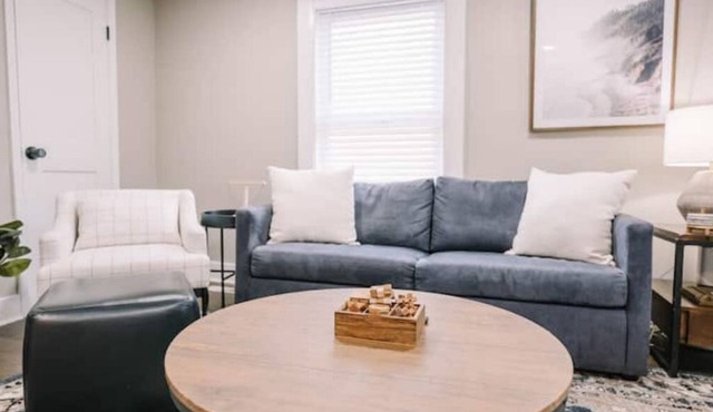 Cozy 2b/1bath Home- 3 miles to Casino