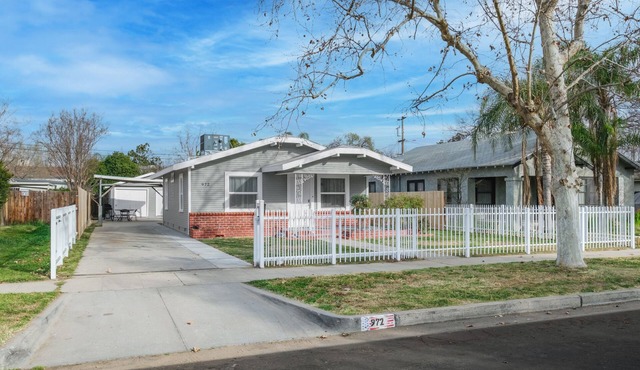 Cozy 2B/1Bth w Spacious Parking inside Fence