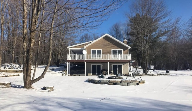 Cozy 2B/2B cabin. Private setting. Brackney, PA. Add. 1B/1B ds Apt. extra charge