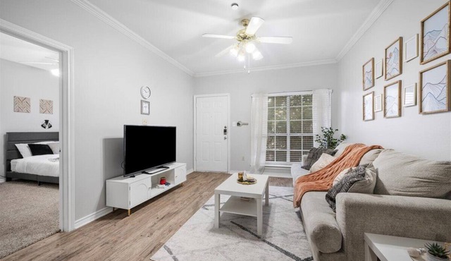 Cozy 2B/2B-Heart of ATX-Walk to Moody UT ACL & SXSW