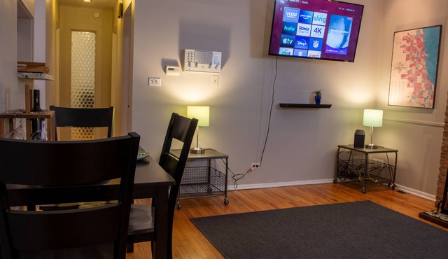 Cozy 2B Condo - Walking distance to LP Zoo, parks, & restaurants - Pet Friendly!