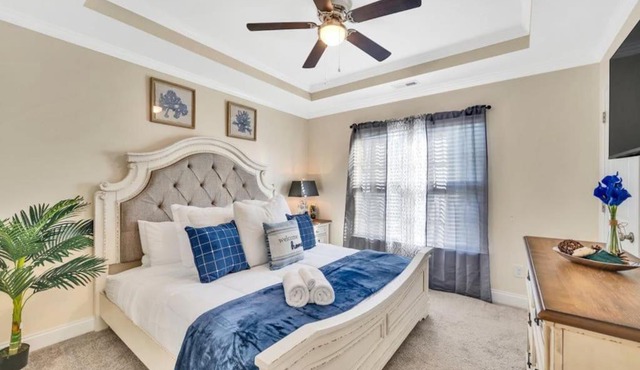 Cozy 2B Townhouse King Bed Free Parking TV in BRs