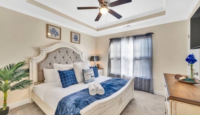 Cozy 2B Townhouse King Bed/Jacuzzi/TV in BRs