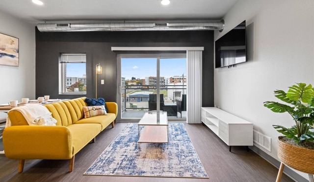 Cozy 2B1B w/Coffee, Wi-Fi & Free Parking