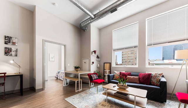 Cozy 2bd/2ba McCormick Museums Condo (+Gym & Rooftop)