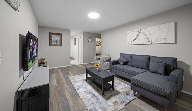 Cozy 2BD Apartment Near Ferndale