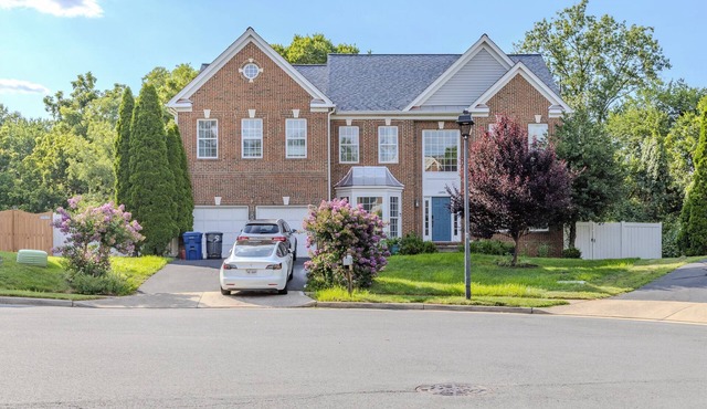 Cozy 2bd-ba Private Above Ground First Floor Suite