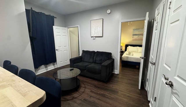 Cozy 2BD | Sleeps 4 | Queens Village Retreat
