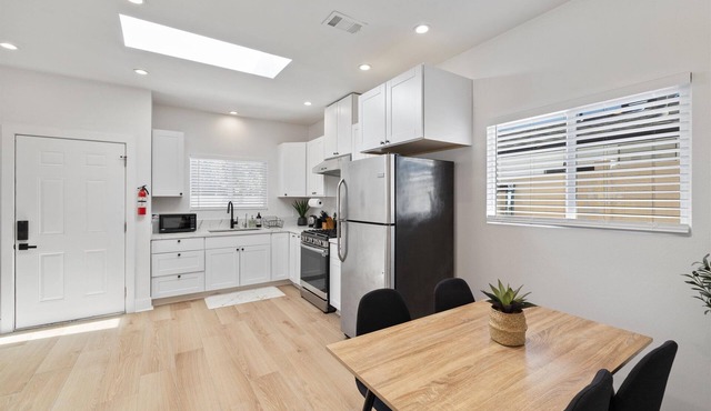 Cozy, 2bd2ba ADU, Privately Fenced, Close to Disney & Beaches, Games, BBQ