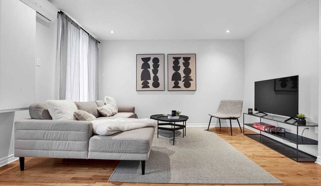 Cozy 2BDR Apartment in Verdun