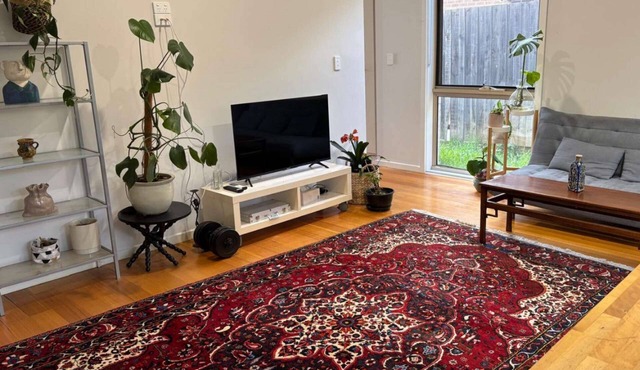 Cozy 2BDR Ivanhoe Unit with Modern Amenities