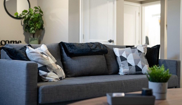 Cozy 2BDR Lots Of Amenities