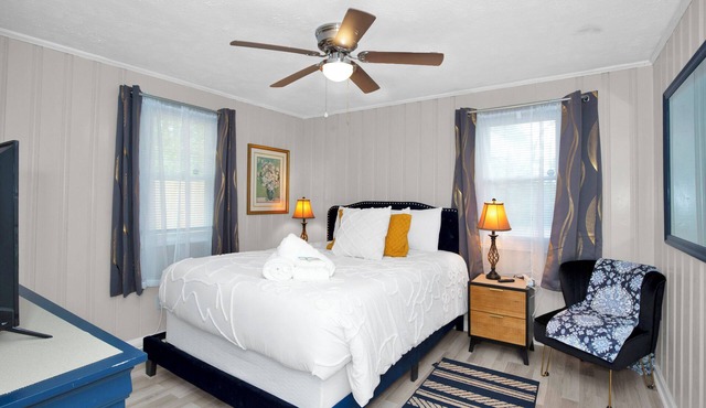 Cozy 2BDR OasisMin to Med Center, Univ & Downtown