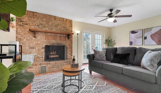 Cozy 2bdr Townhome, King Bed, Pet Friendly, Centrally Located