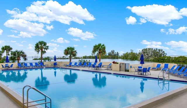 Cozy 2bedroom condo in Hudson With Gulf views & Beach access with Pool,Wifi & AC