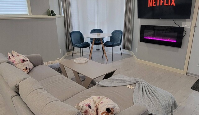 Cozy 2Bedroom Walk-Out Suite Full Kitchen Private