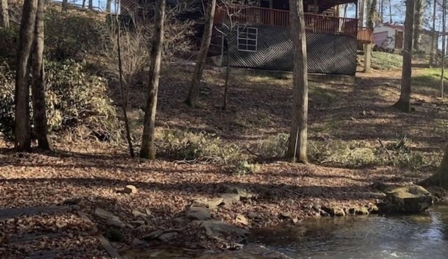 Cozy 2BR/1B cabin overlooking a beautiful creek with access to Catoosa WMA.