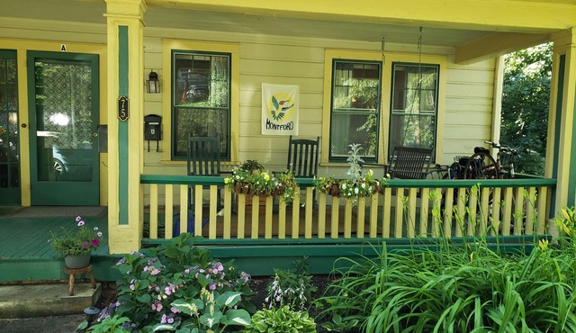 Cozy 2BR/1BA,1400sq ft, pet friendly triplex in AVL's Montford neighborhood