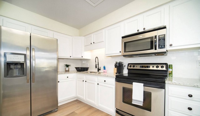 Cozy 2BR/1BA apartment in Southside Jax - perfect for couples, families, or business travelers