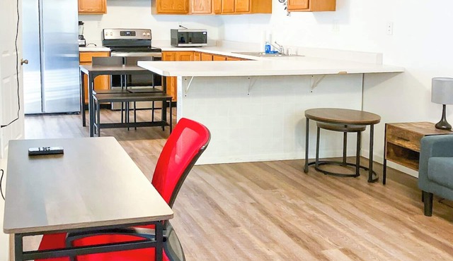 Cozy 2BR, 1BA Getaway in Macomb, IL