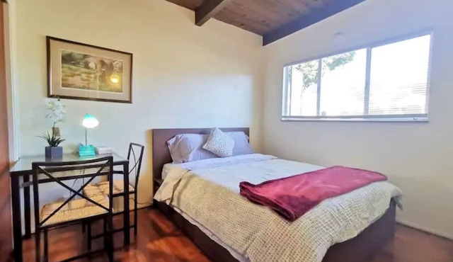 Cozy 2BR 1Bath with Parking near Univ of Berkeley