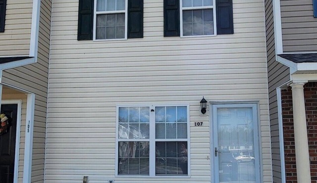 Cozy 2BR/2.5Bath Townhome near Military Bases in Vibrant Jacksonville, NC