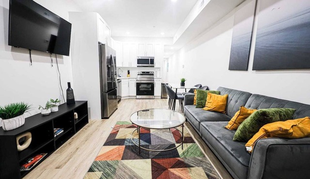 Cozy 2BR/2BA apartment in East Parkside, just minutes from top Philly attractions like the Zoo Art Museum and Please Touch Museum. Enjoy queen beds a full kitchen and Smart TV perfect for relaxing after a day out