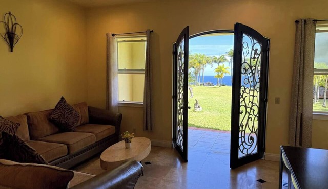 Cozy 2BR/2BA Haven near Botanical World Adventures