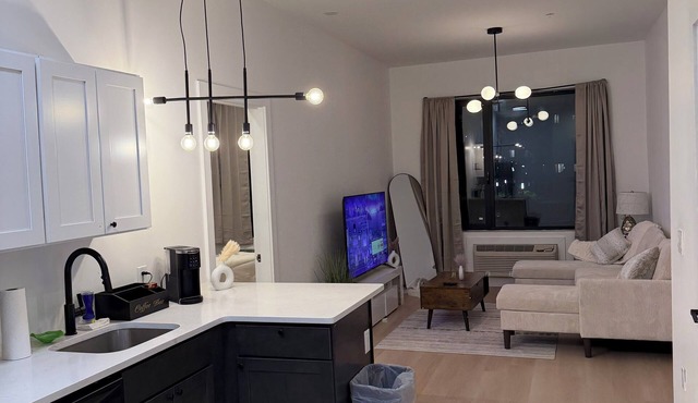 Cozy 2BR/2BA Retreat 5 Min from EWR, 15 Min to NYC