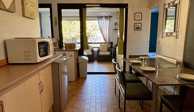 Cozy 2BR Apartment with Pool, Tennis, and Parking - 500m to Beach, Pet Friendly!