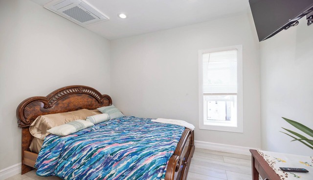 Cozy 2BR Apartment + Free Parking Fall River + WIFI