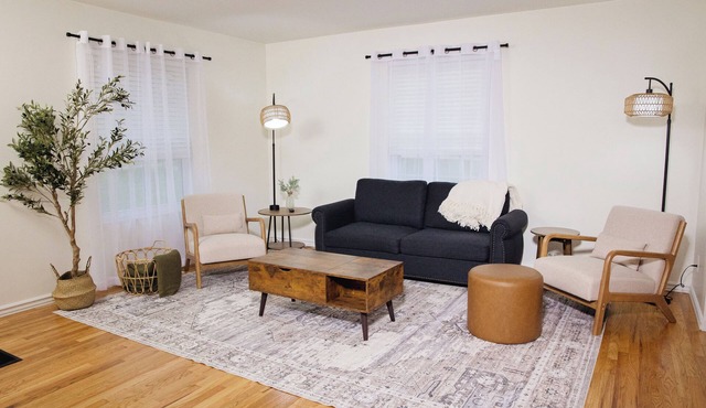 Cozy 2BR Apartment, 5-10 Min to Cincinnati!