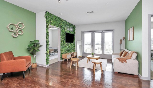 Cozy 2BR Apt in Midtown Charlotte, Free Parking